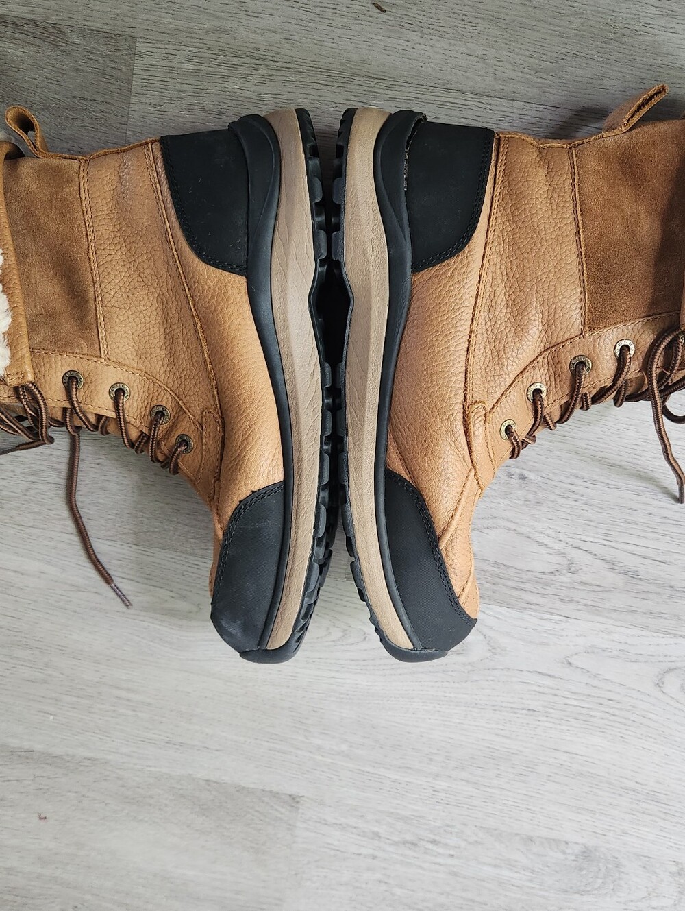 UGG Women's Adirondack III Boot size 10 chestnut shearling waterproof outdoor - Picture 11 of 16
